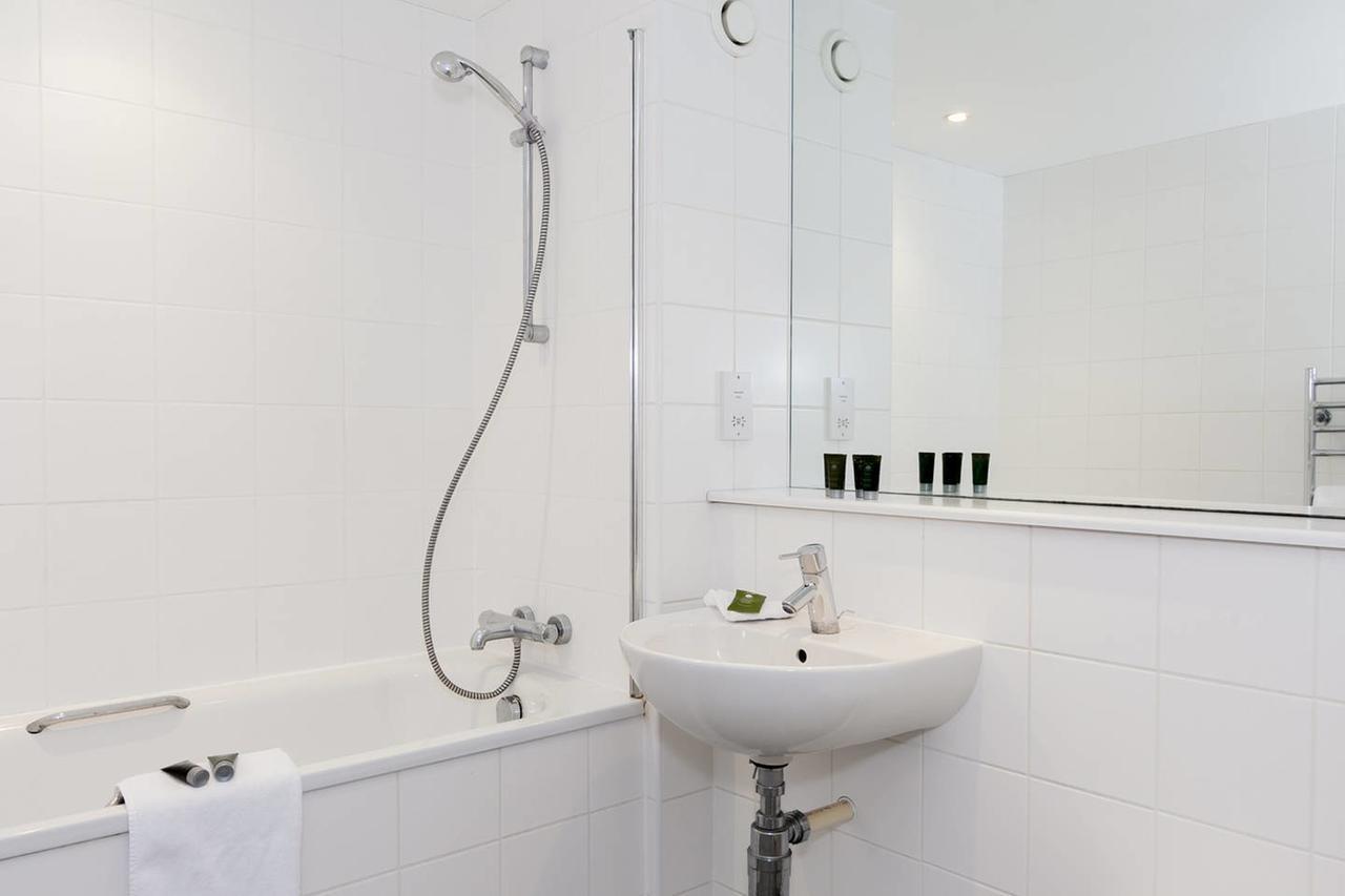 ​ Fantastic 1 Bedroom 5 Mins Walk From Centre Apartment